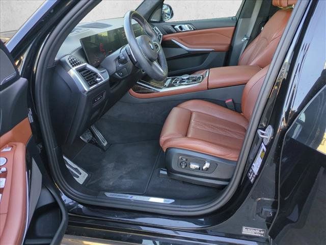 Used 2025 BMW X7 M60i w/ Climate Comfort Package AWD/4WD image 17