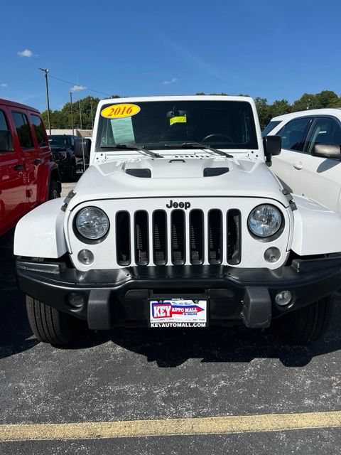 Used 2016 Jeep Wrangler Unlimited Sahara AWD/4WD image 2