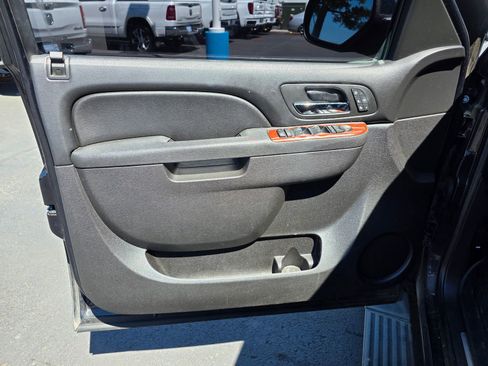 Used 2011 Chevrolet Tahoe LTZ AWD/4WD image 11