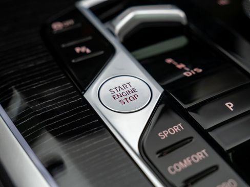 Used 2026 BMW X5 xDrive40i w/ M Sport Package image 23