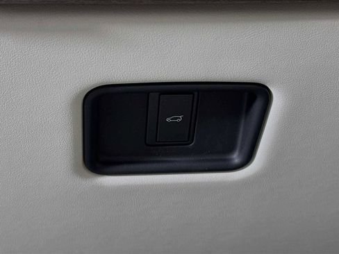 New 2025 Land Rover Range Rover SE image 10