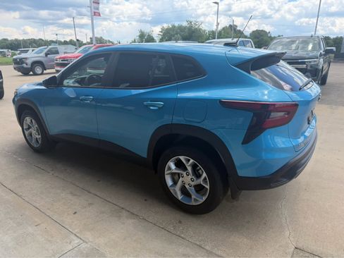 New 2026 Chevrolet Trax LS w/ LS Convenience Package FWD image 4