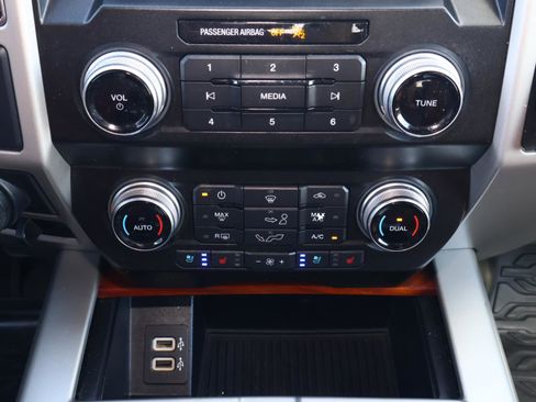 Used 2020 Ford F150 King Ranch w/ Equipment Group 601A Luxury AWD/4WD image 32