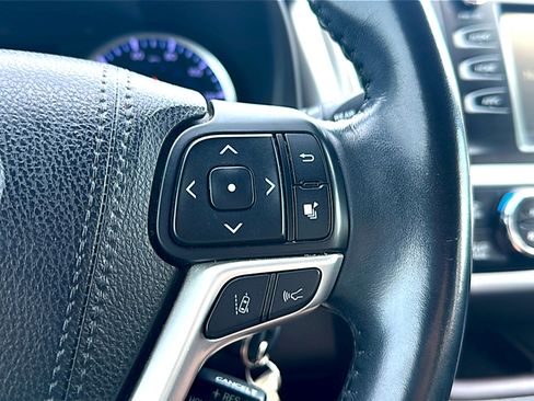 Used 2018 Toyota Highlander Plus image 29