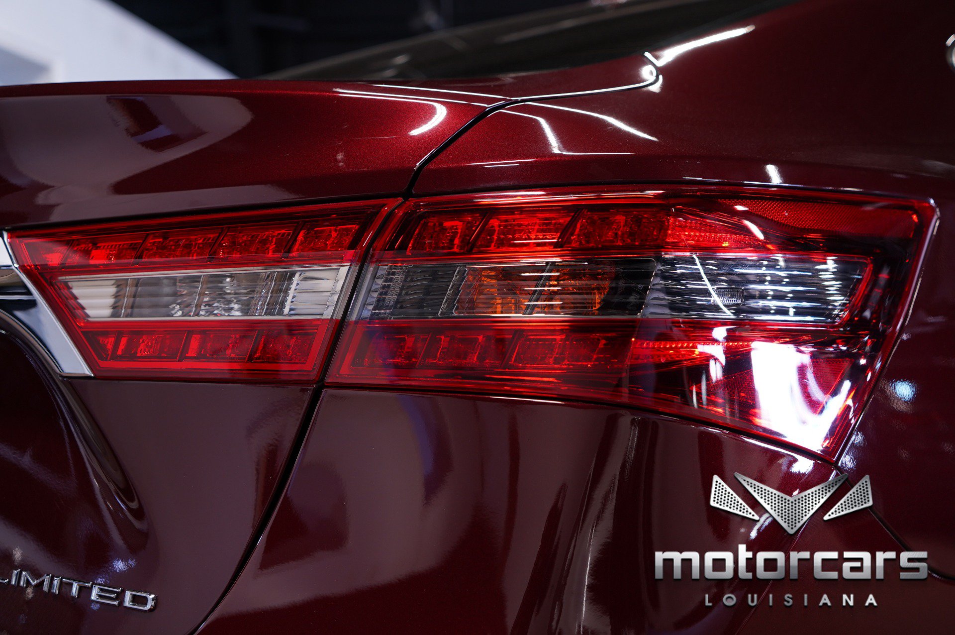Used 2016 Toyota Avalon Limited w/ Toyota Safety Sense Package FWD image 19