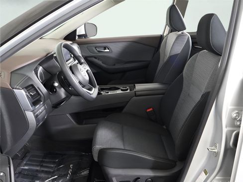 Used 2023 Nissan Rogue SV image 27