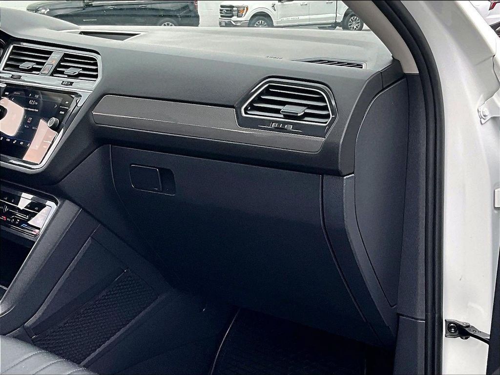 Used 2023 Volkswagen Tiguan SE AWD/4WD image 13