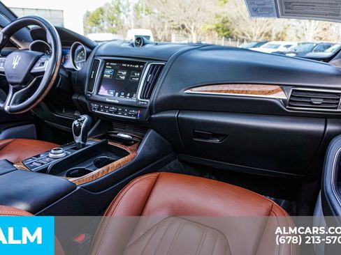 Used 2018 Maserati Levante GranLusso image 25