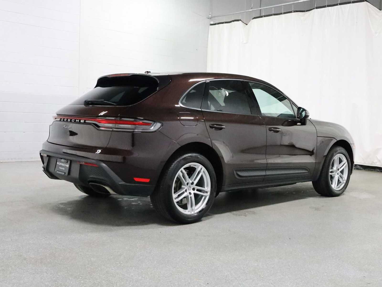Certified 2023 Porsche Macan Turbo AWD/4WD image 9