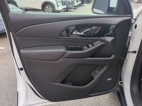 Used 2022 Chevrolet Traverse RS FWD image 13