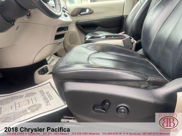 Used 2018 Chrysler Pacifica Touring-L FWD image 14