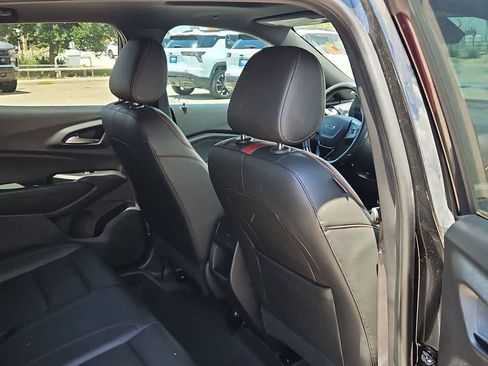 Used 2025 Chevrolet Trax RS w/ Sunroof Package FWD image 17