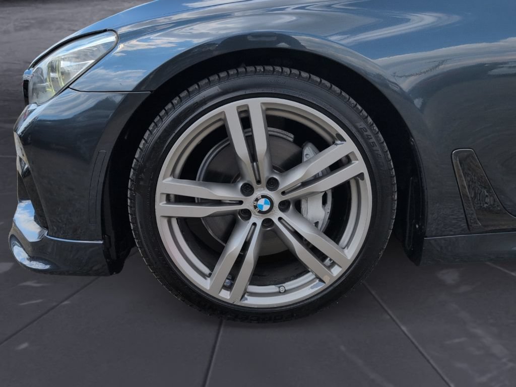 Used 2016 BMW 740i w/ M Sport Package RWD image 26