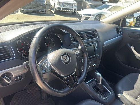 Used 2017 Volkswagen Jetta SE FWD image 11