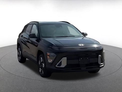 Used 2025 Hyundai Kona SEL AWD/4WD image 3