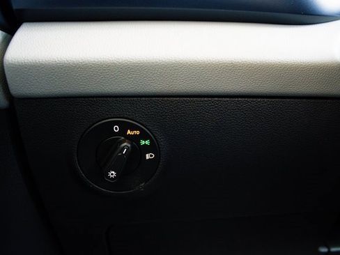 Used 2023 Volkswagen Taos SE image 21