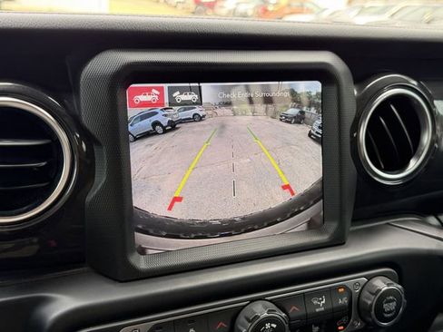 Used 2021 Jeep Wrangler Unlimited Rubicon w/ Trailer Tow Package AWD/4WD image 22