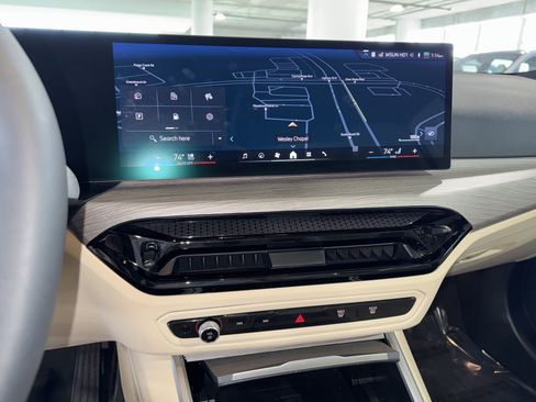 Used 2025 BMW 330i Sedan w/ Convenience Package image 25