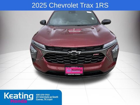 Used 2025 Chevrolet Trax RS w/ Sunroof Package image 2