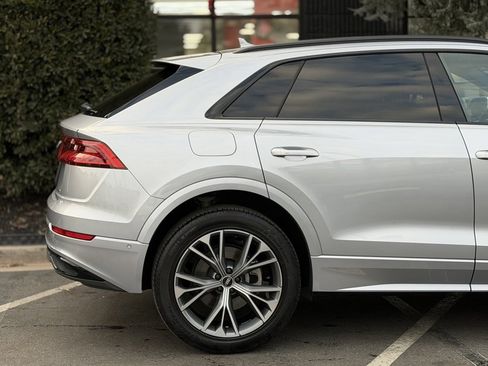 Used 2021 Audi Q8 Premium image 22