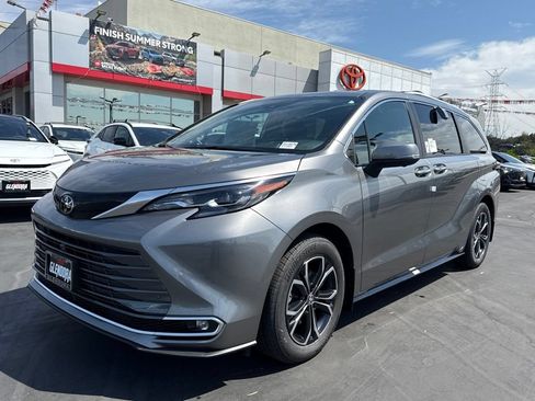 New 2026 Toyota Sienna Platinum AWD/4WD image 5