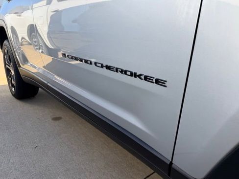 New 2025 Jeep Grand Cherokee Limited image 5