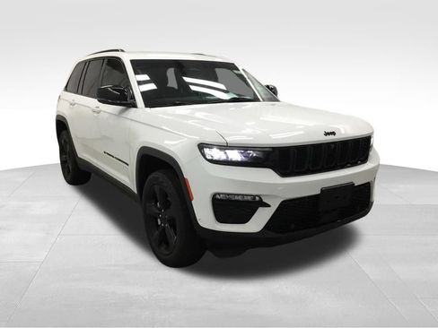 Used 2023 Jeep Grand Cherokee Limited w/ Luxury Tech Group II AWD/4WD image 3