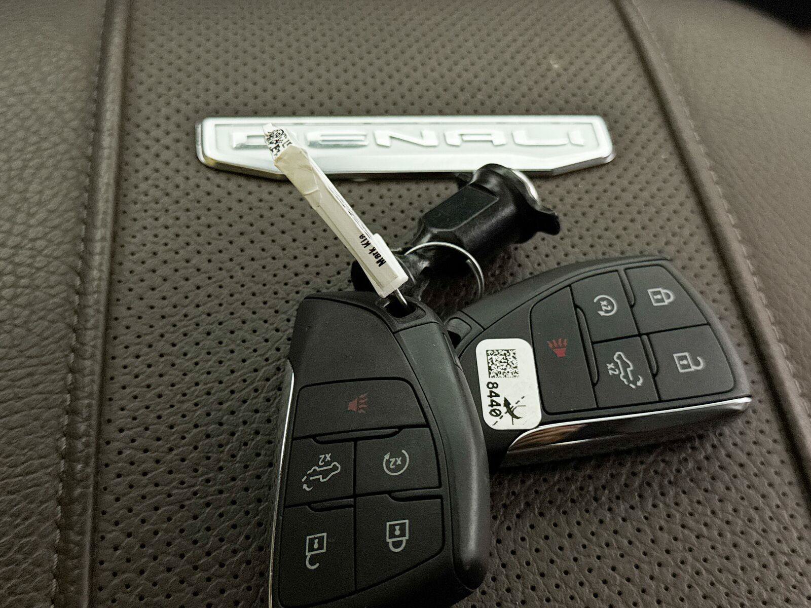 Used 2024 GMC Sierra 2500 Denali w/ Denali Reserve Package AWD/4WD image 40