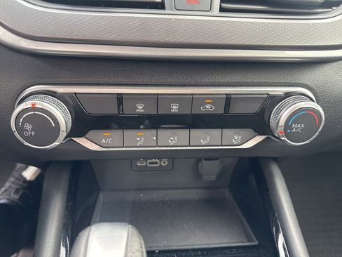 Used 2025 Nissan Altima 2.5 SR image 17