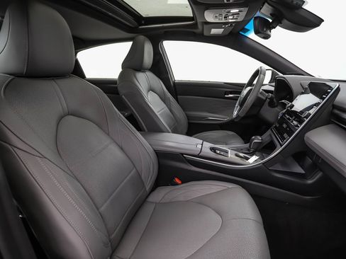 Used 2020 Toyota Avalon Limited w/ All Weather Liner Package FWD image 31