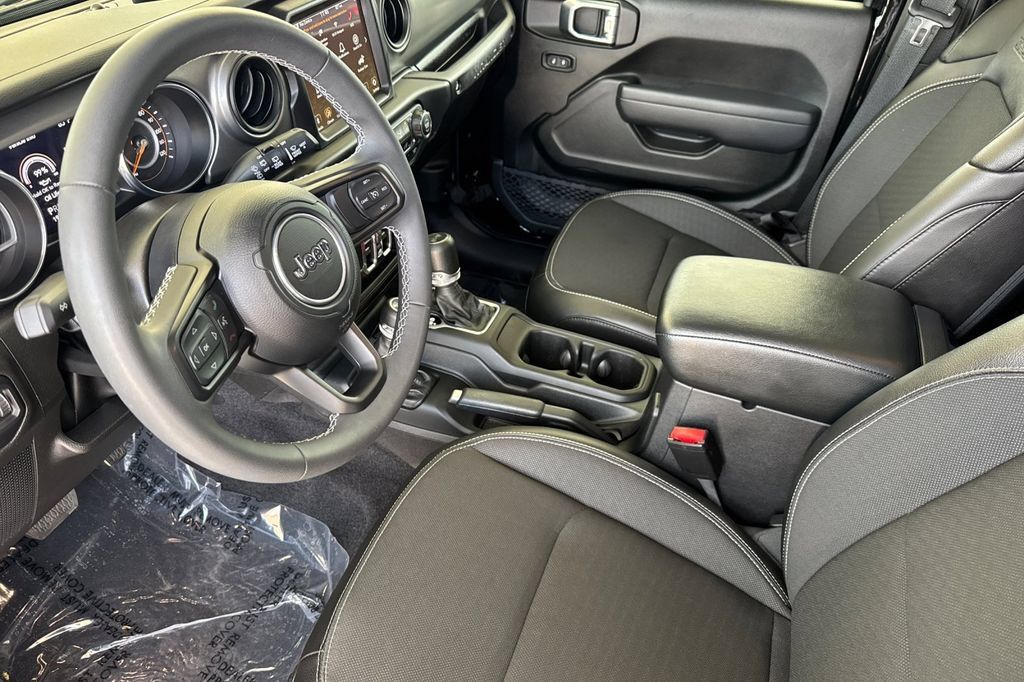Used 2023 Jeep Wrangler Unlimited Sport AWD/4WD image 12