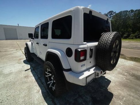 Used 2018 Jeep Wrangler Unlimited Sahara AWD/4WD image 5