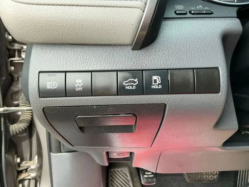 Used 2020 Toyota Camry LE w/ Carpet Mat Package image 33