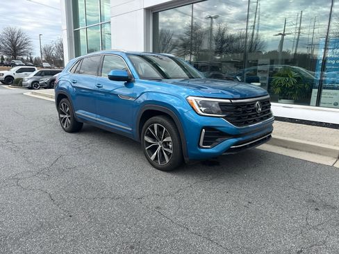 Used 2024 Volkswagen Atlas Cross Sport SEL Premium R-Line image 2