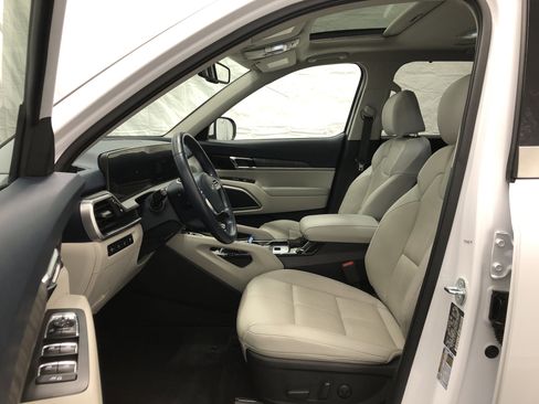 Certified 2024 Kia Telluride EX w/ EX Captain's Chair Package image 13