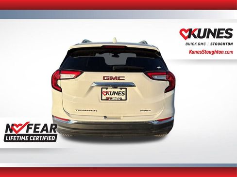 Used 2024 GMC Terrain SLT image 10