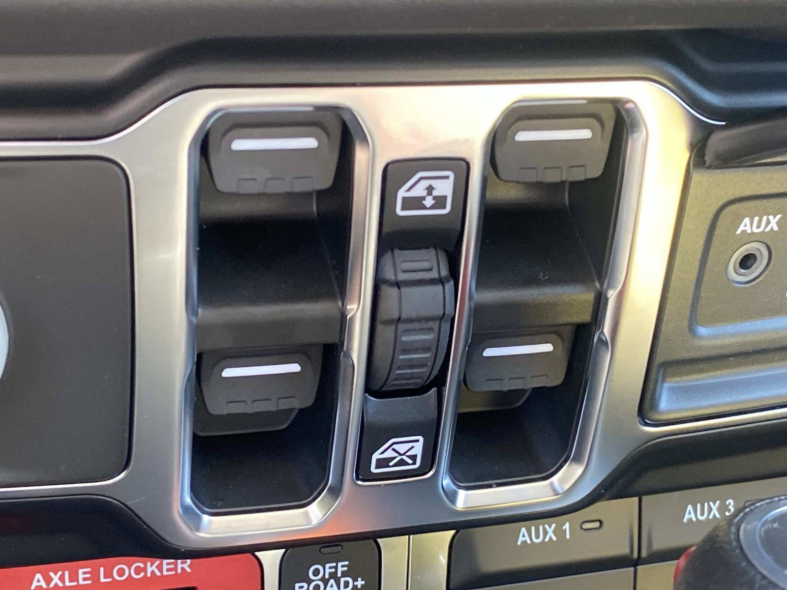 Used 2026 Jeep Gladiator Mojave AWD/4WD image 31