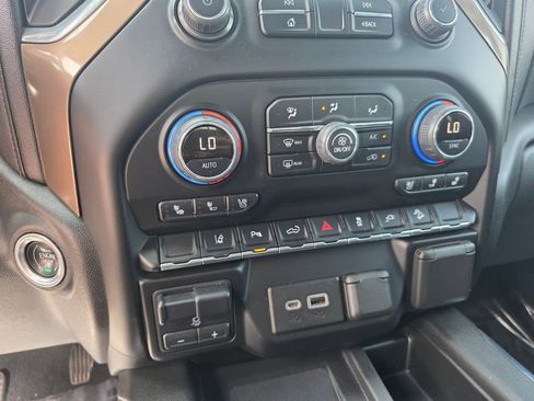 Used 2022 Chevrolet Silverado 3500 High Country w/ Technology Package AWD/4WD image 13