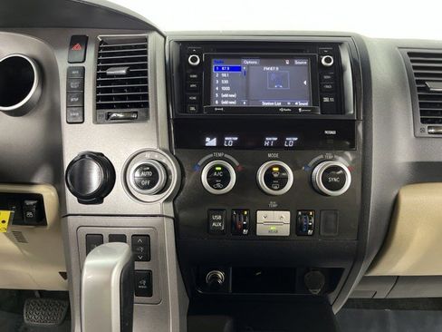 Used 2017 Toyota Sequoia Platinum RWD image 21