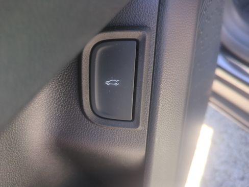 Used 2025 Chevrolet Equinox RS w/ Safety and Technology Package FWD image 9