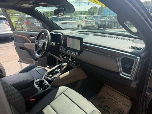 Used 2025 GMC Canyon Denali AWD/4WD image 28