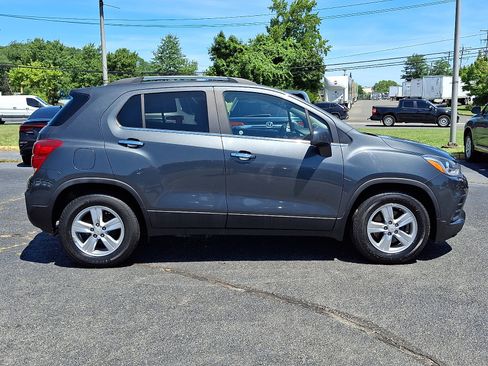 Used 2018 Chevrolet Trax LT w/ LT Convenience Package FWD image 8