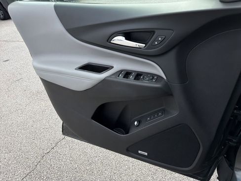 Used 2018 Chevrolet Equinox Premier FWD image 15