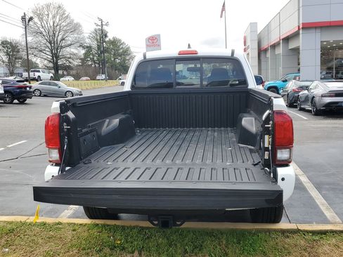 Used 2017 Toyota Tacoma TRD Sport w/ Premium & Technology Package image 11