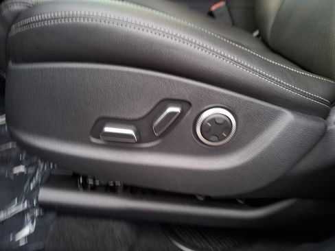 Certified 2024 Genesis GV70 2.5T AWD/4WD image 14