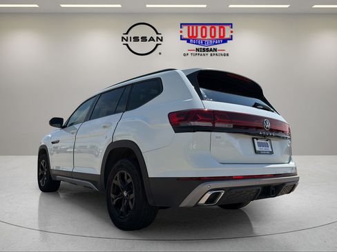Used 2025 Volkswagen Atlas Peak Edition SE AWD/4WD image 4