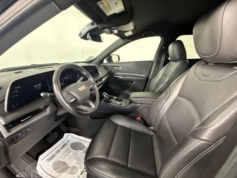 Used 2025 Cadillac XT4 Premium Luxury FWD image 17