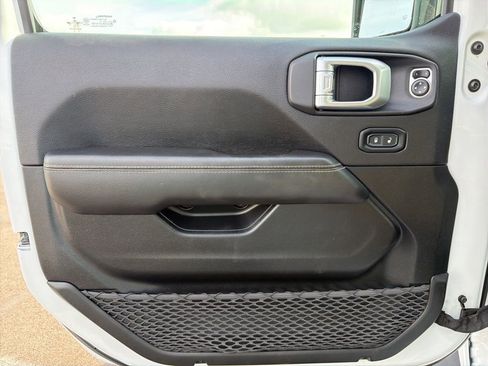 Used 2020 Jeep Gladiator Overland image 30