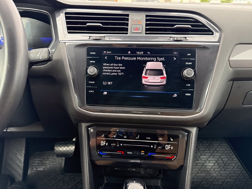 Used 2024 Volkswagen Tiguan SE AWD/4WD image 18
