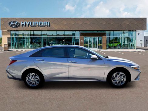 New 2026 Hyundai Elantra Blue image 9